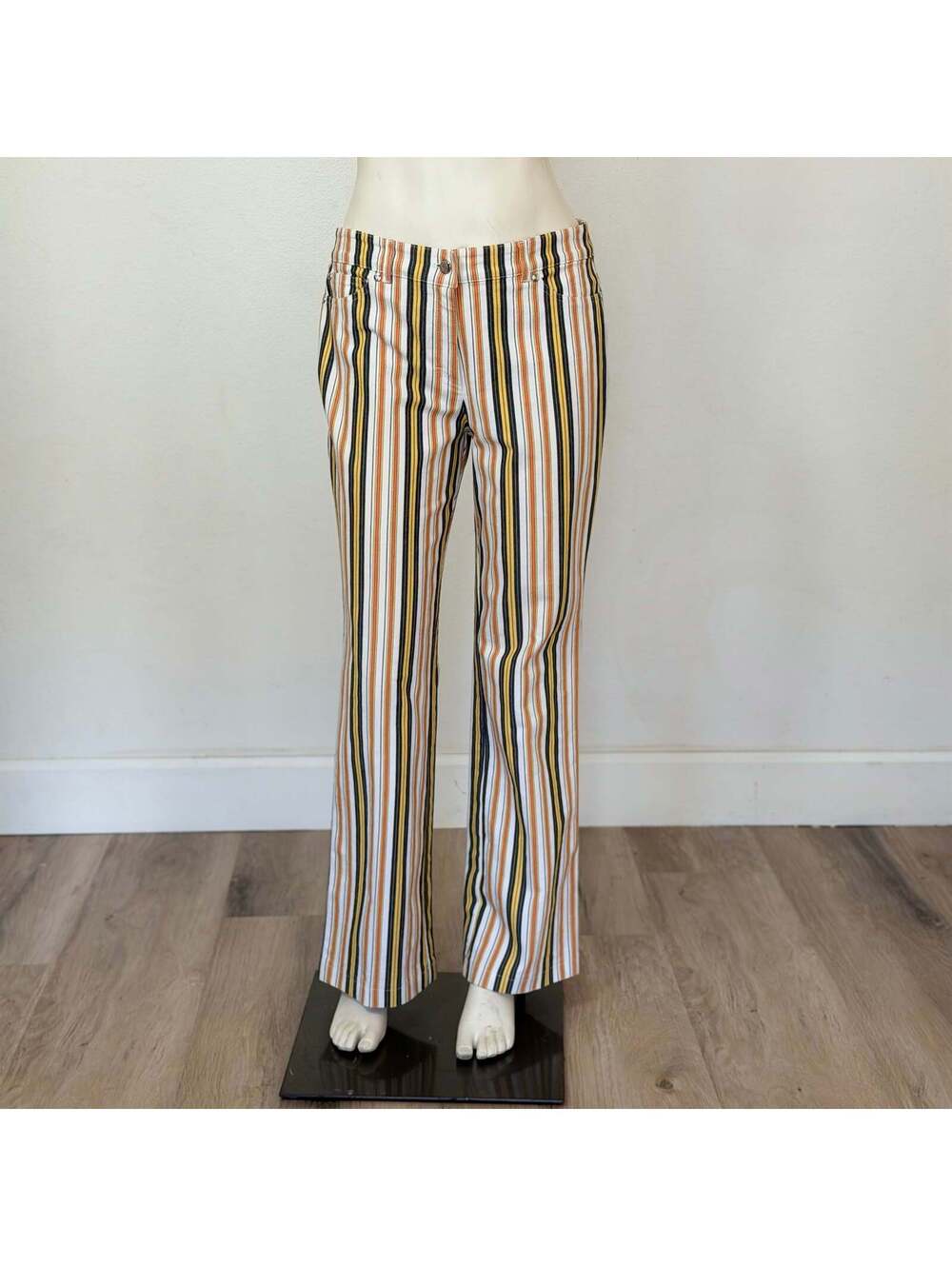 Escada - Picture 9 of 9